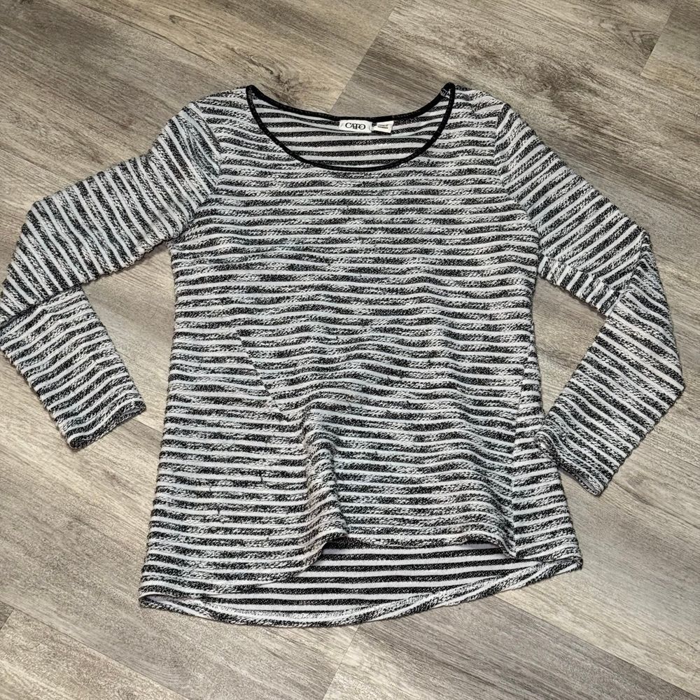 Cato size medium Black White Striped Long Sleeve textured Women's Top.‎